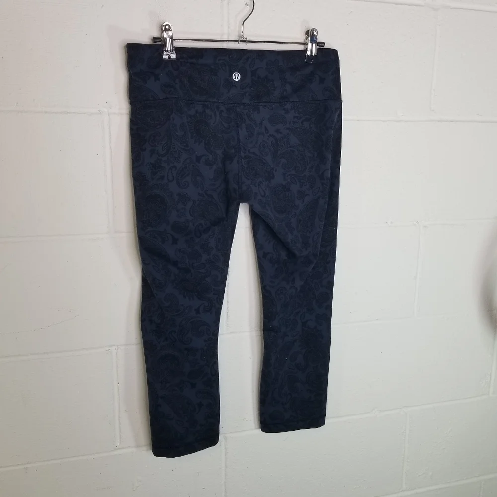 Lululemon Wunder Under blue black paisley crop leggings